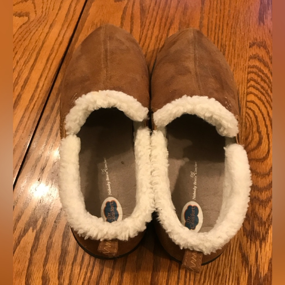 Dr Comfort Men’s Cozy Brown Suede Sheepskin Slippers with White Fleece Lining